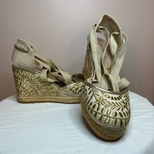 Gold aldo lace up heels ⭐️